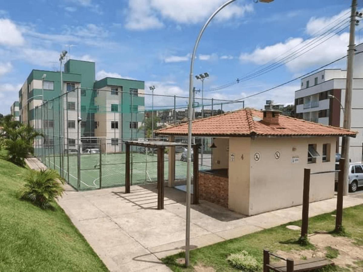 Condominio Encantador Com Estacionamento Vespasiano Esterno foto